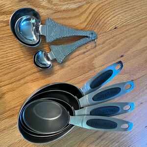 Oggi set of measuring cups & Paris measuring spoons